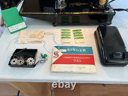 1961 SINGER FEATHERWEIGHT 221K SEWING MACHINE Excellent Condition