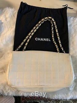 Authentic CHANEL Leather Flap bag with original dust bag & Excellent condition
