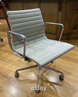 Authentic Herman Miller Eames Aluminum Group Chairs Excellent condition