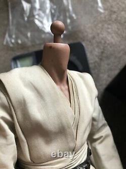 Hot Toys Qui-Gon Jinn 1/6th Scale MMS525 Excellent Condition