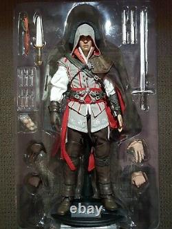 Hot Toys VGM12 Ezio Auditore Assassins Creed 1/6 Excellent Condition