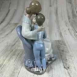 Lladro #5596 A Gift of Love 9.5 Tall Excellent Condition Original Box Christmas