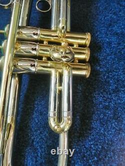 Olds Special Tri Color Trumpet excellent condition with original case. Great lead