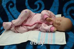18 Reborn Baby Doll Scarlett Par Bonnie Brown Excellent État Avec Clothing+