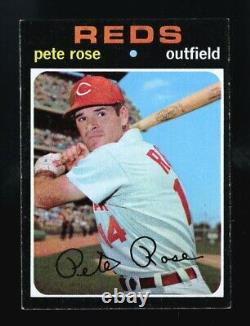 1971 Topps #100 Pete Rose En excellent état, centré, propre et en condition proche du neuf. Superbe carte.
