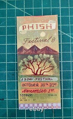 Billet de Phish Festival 8 en excellent état ! Également, accessoires festifs.