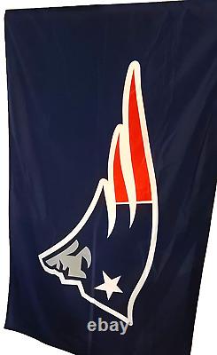 Drapeau des Patriots de la Nouvelle-Angleterre signé par Tom Brady 4 x 6, en excellent état