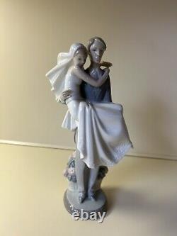 Figurine de couple de mariage Lladro Retraité en excellent état