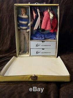 Ken Doll Vintage Excellent État Avec Case & Lots De Vêtements Et Accessoires