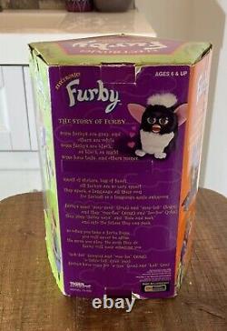 Le Furby Original de 1998 70-800 en excellent état dans sa boîte.