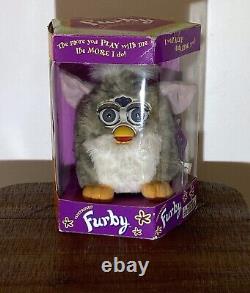 Le Furby Original de 1998 70-800 en excellent état dans sa boîte.