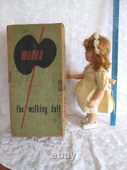 Les Années 1950 Wanda The Walking Doll Dans La Case 18 Travailler En Excellent État