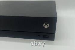 Microsoft Xbox One X en excellent état Livré avec la boîte d'origine
