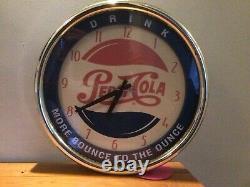 Rare Ancienne Horloge Murale Pepsi Cola. En Excellent État De Travail