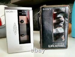 Sony WM-7 Walkman, avec étui de transport original en excellent état, aucune rayure