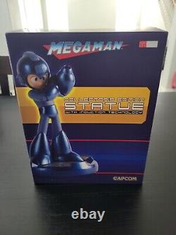 Statue De Collection Mega Man 2016. Excellent État. L'éclairage Fonctionne Parfaitement